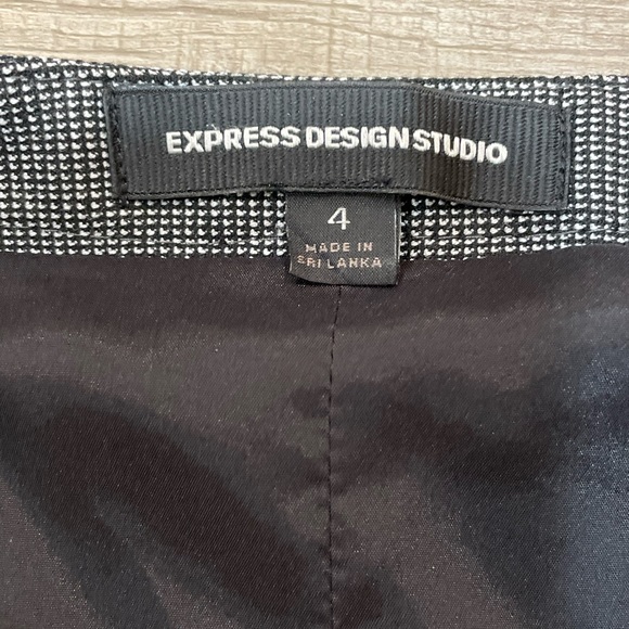 Express Studio Pencil Skirt black & white design. Size 4. - Picture 3 of 4